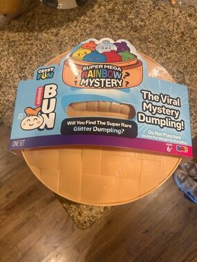Super Mega Rainbow Mystery Squishy Bun Dumpling - Beige ()